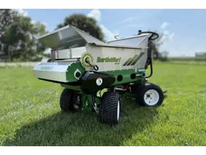 Stand on Compact Topdresser Small 1 768x512.jpg